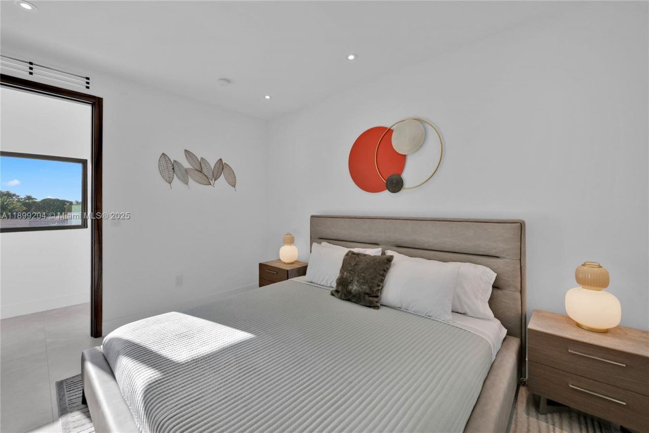 2110 NE 197th Ter, Miami, FL 33179 Photo