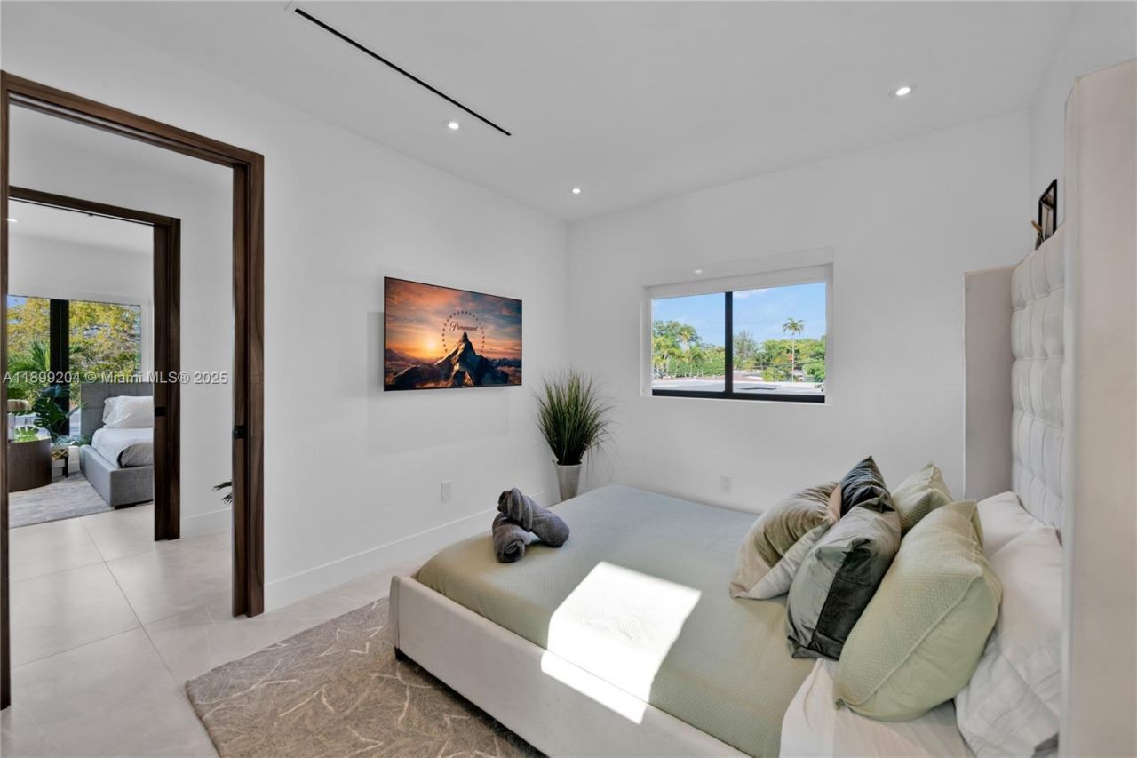 2110 NE 197th Ter, Miami, FL 33179 Photo