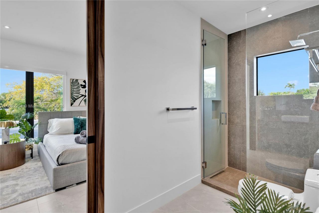 2110 NE 197th Ter, Miami, FL 33179 Photo