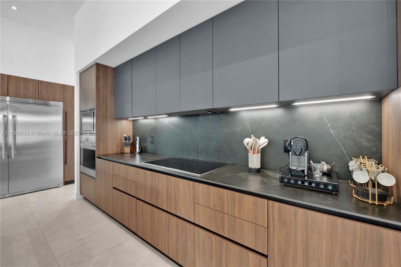 2110 NE 197th Ter, Miami, FL 33179 Photo