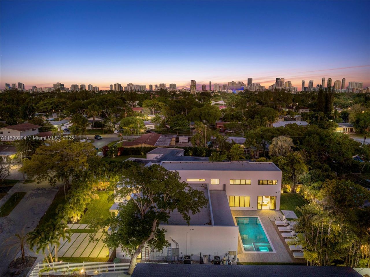 2110 NE 197th Ter, Miami, FL 33179 Photo