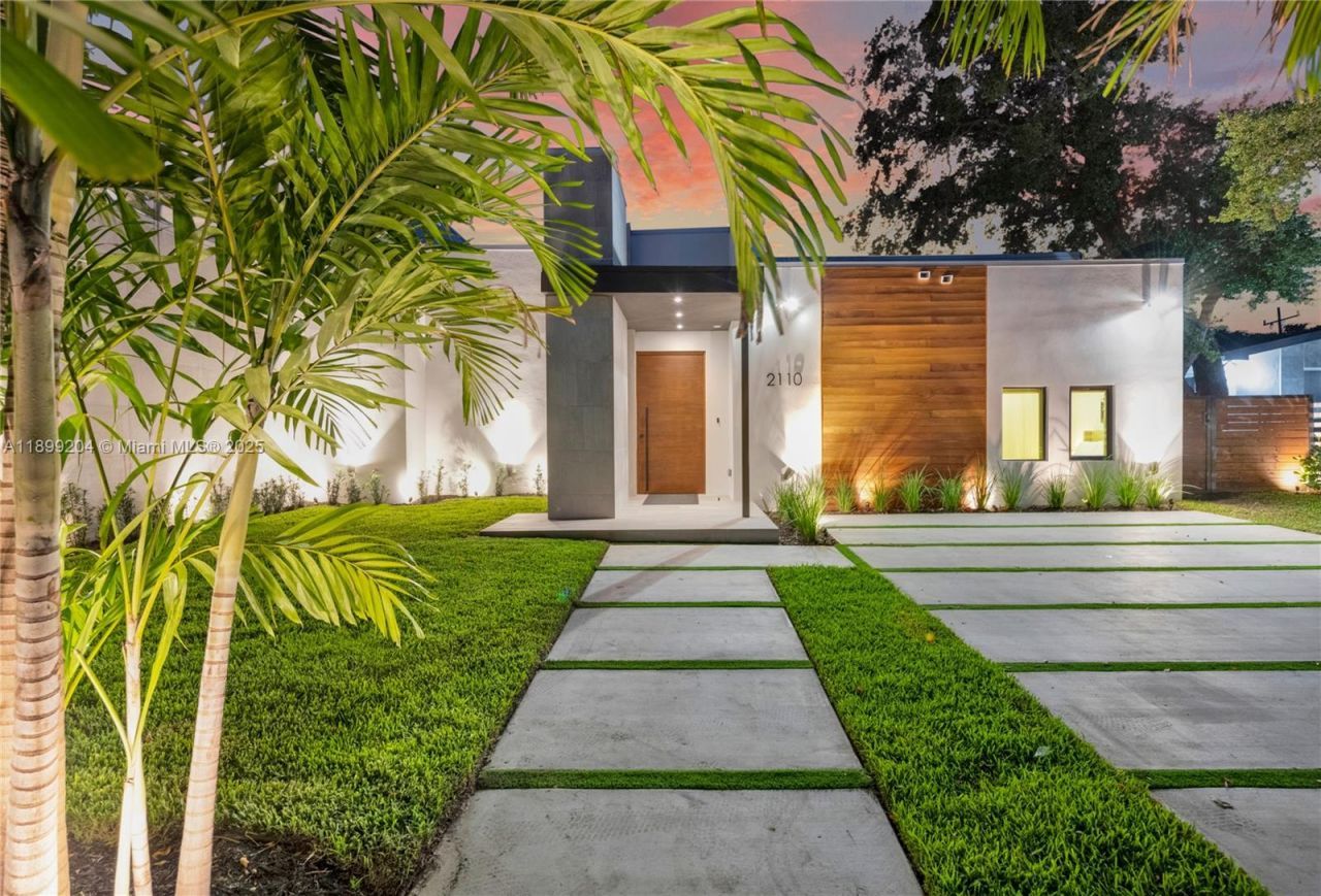 2110 NE 197th Ter, Miami, FL 33179 Photo