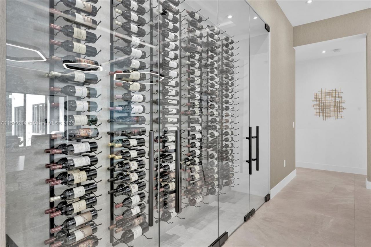 2110 NE 197th Ter, Miami, FL 33179 Photo