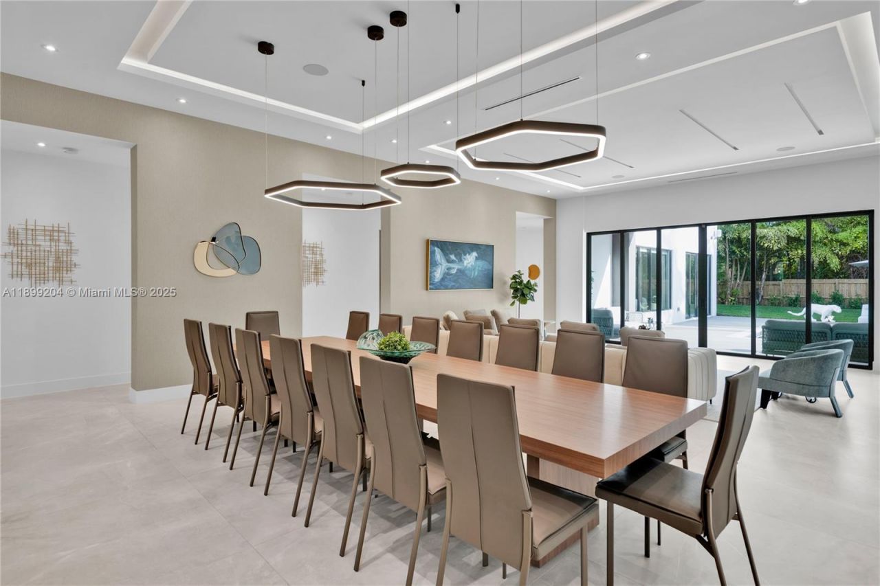 2110 NE 197th Ter, Miami, FL 33179 Photo