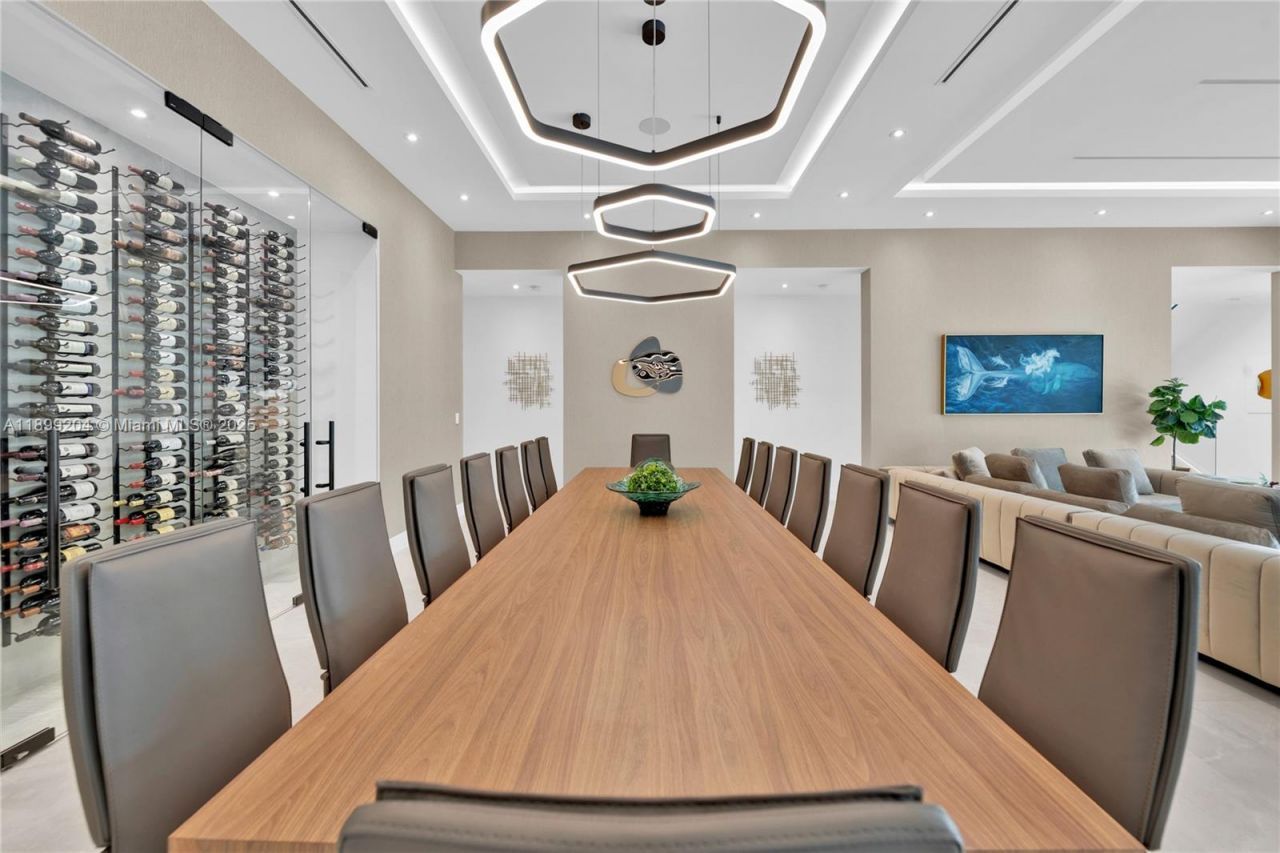 2110 NE 197th Ter, Miami, FL 33179 Photo