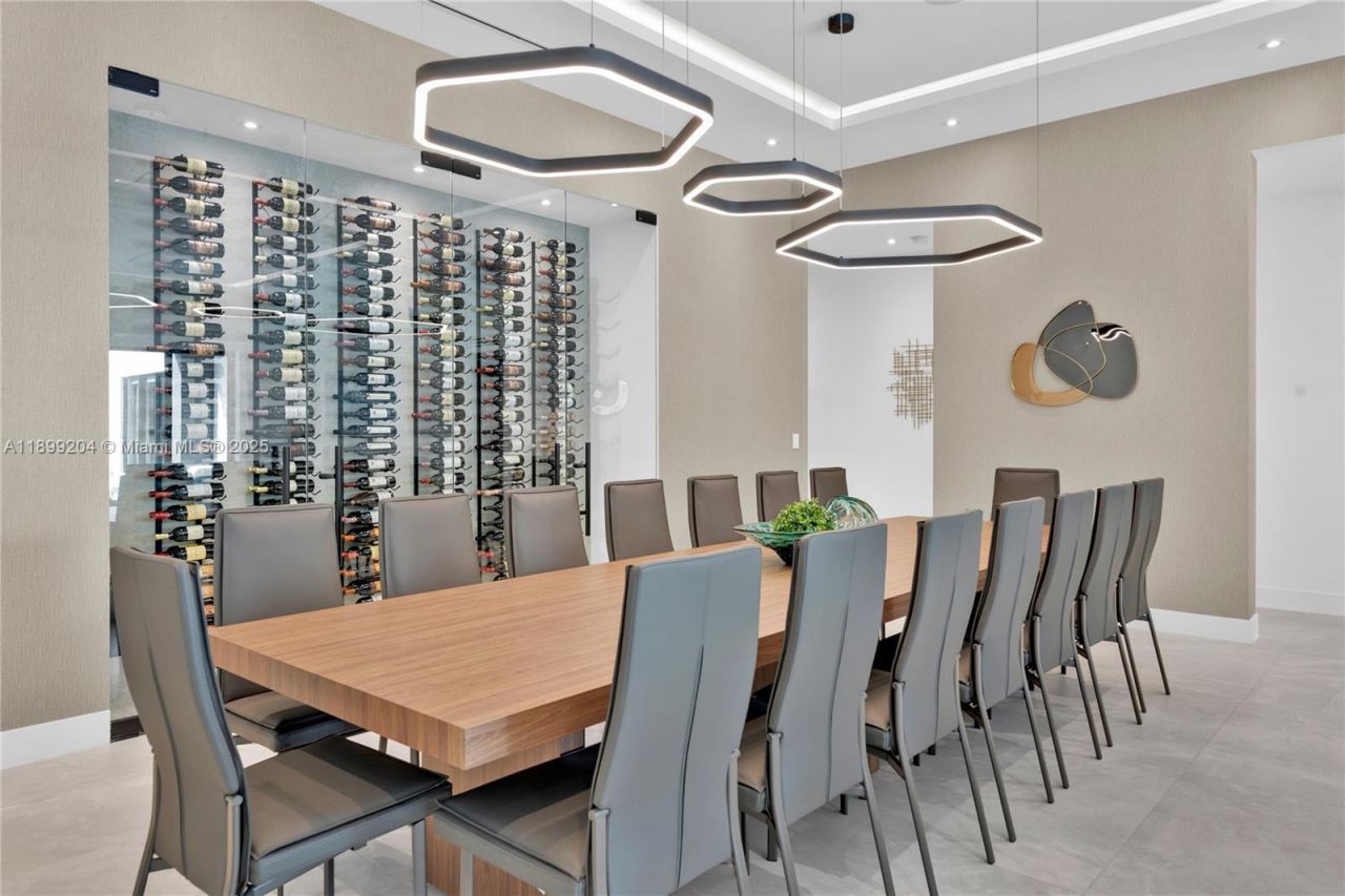 2110 NE 197th Ter, Miami, FL 33179 Photo