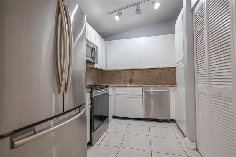 8725 Shadow Wood Boulevard, Unit 312, Coral Springs, FL 33071 Photo