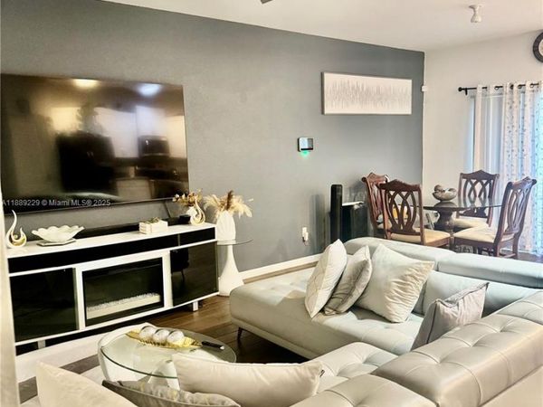 4039 NW 11th St, Lauderhill, FL 33313