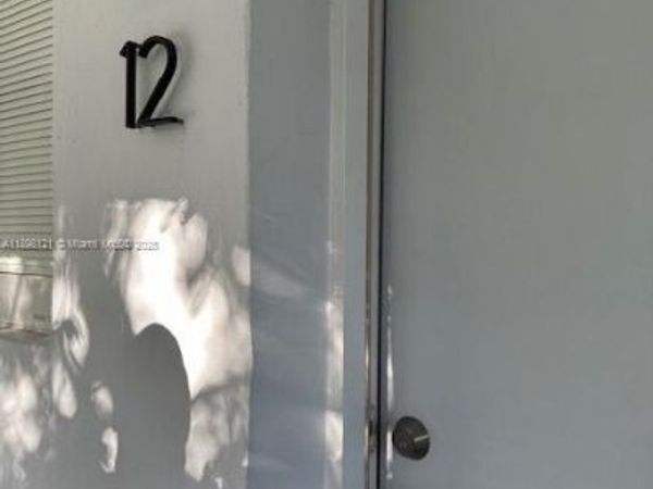 6805 SW 88th St, Unit 12, Pinecrest, FL 33156