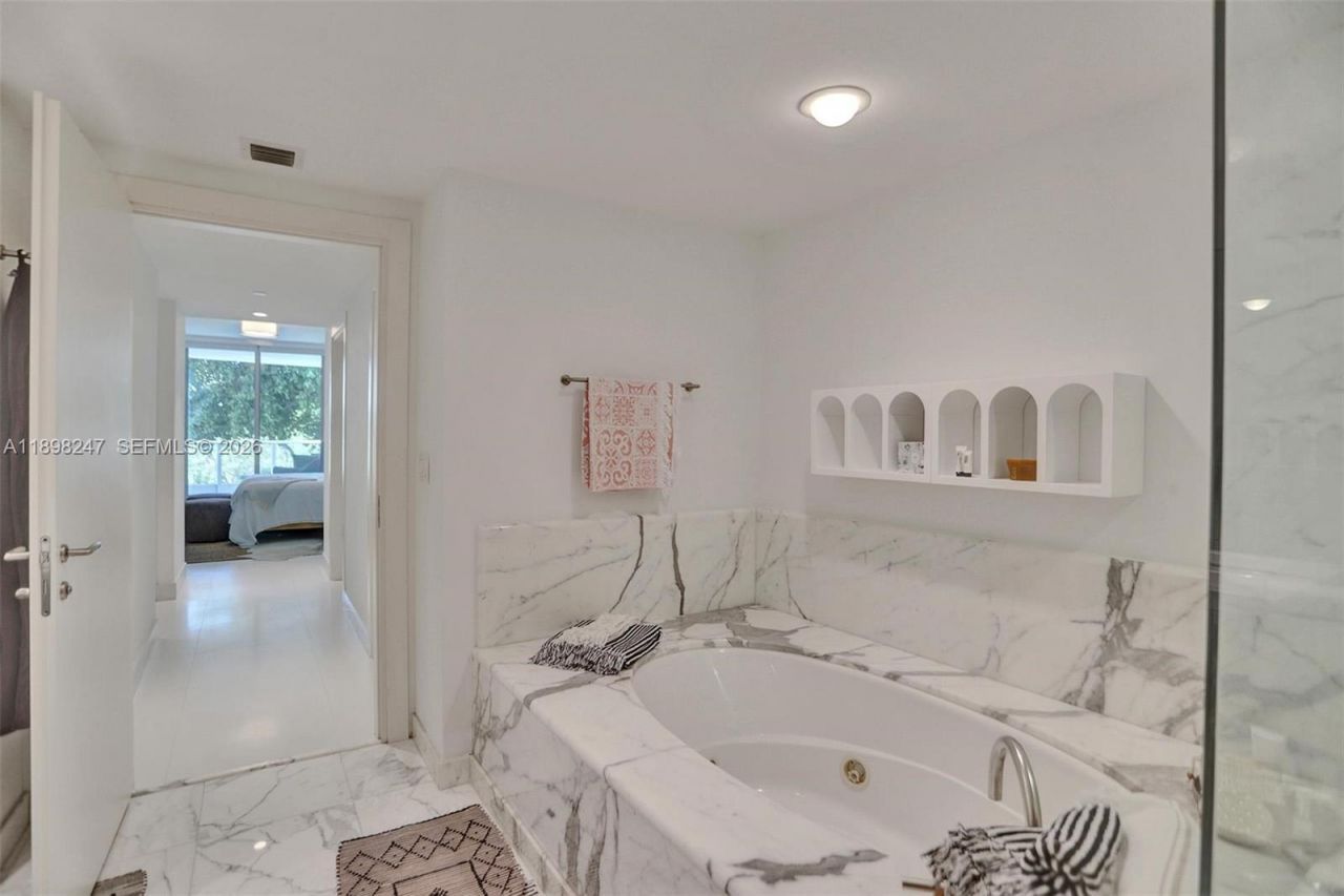 2627 S Bayshore Dr, Unit 506, Coconut Grove, FL 33133 Photo