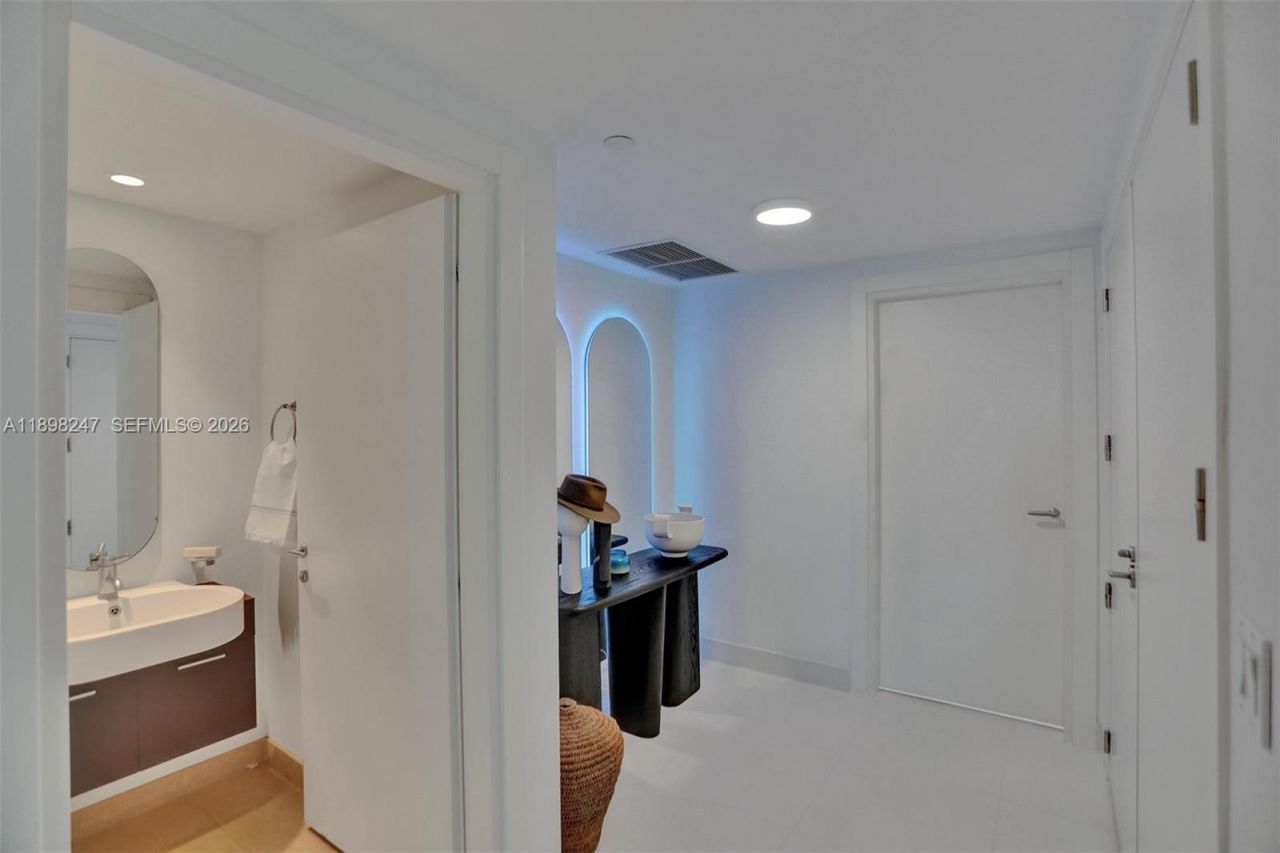 2627 S Bayshore Dr, Unit 506, Coconut Grove, FL 33133 Photo