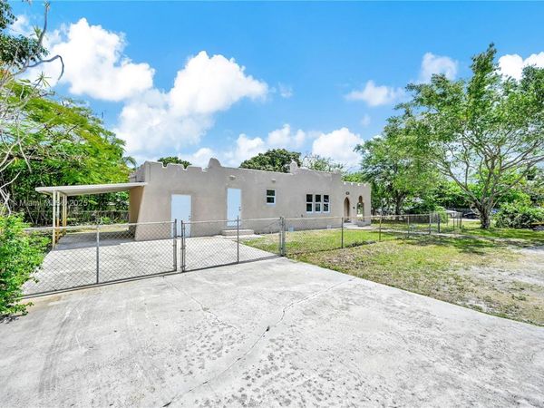 1301 Sharar Ave, Opa-Locka, FL 33054