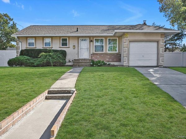 16 E Chestnut Street, Central Islip, NY 11722