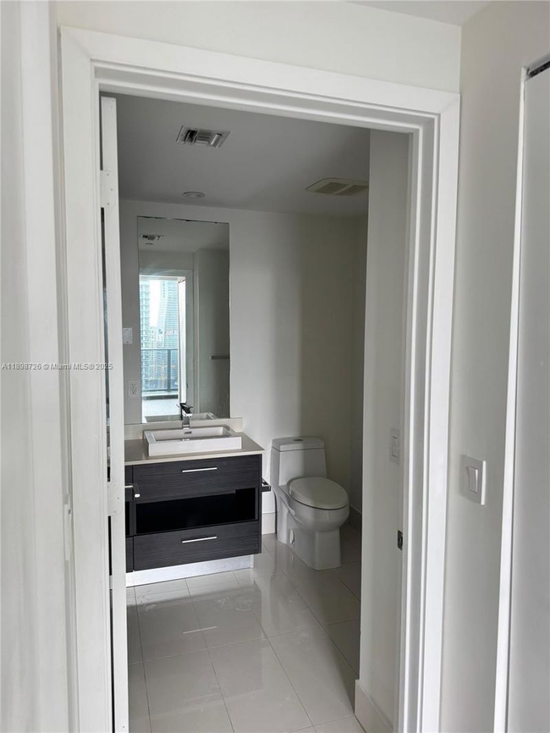 45 SW 9th St, Unit 3404, Miami, FL 33130 Photo