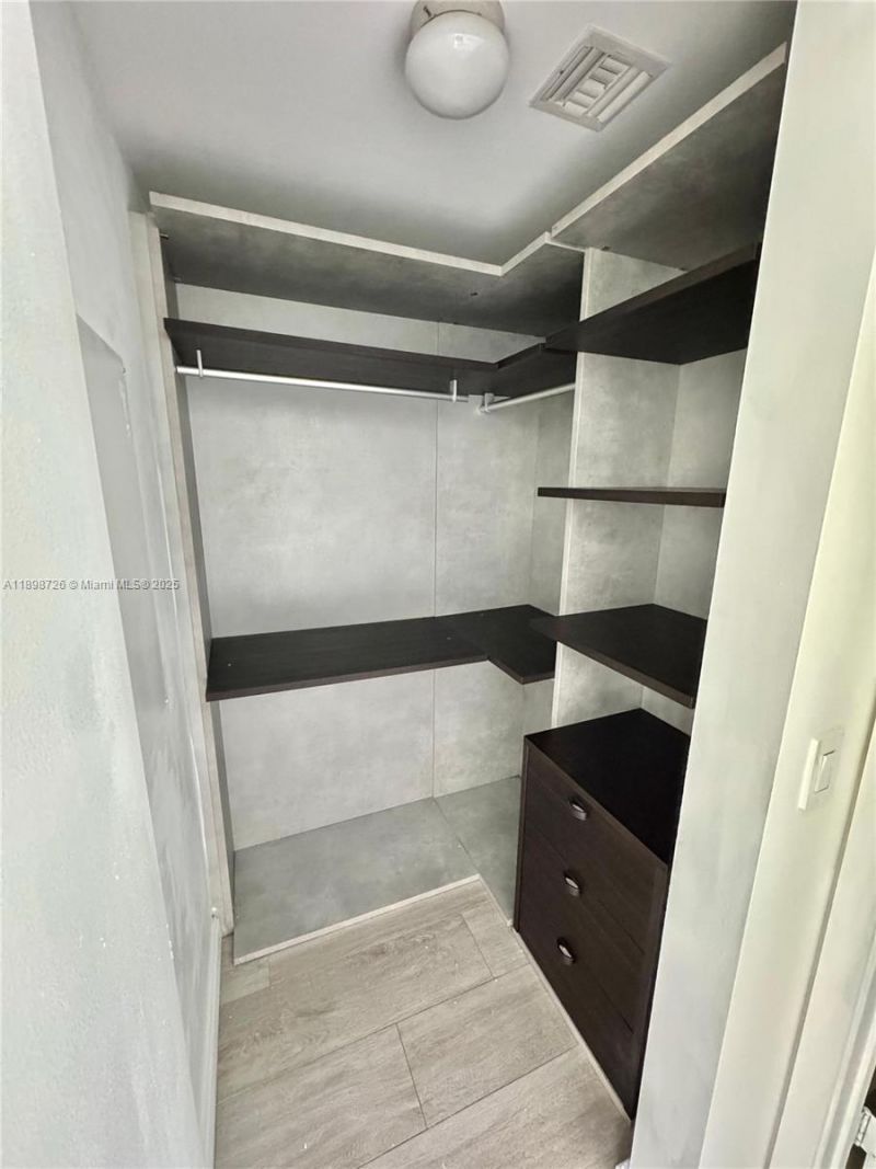45 SW 9th St, Unit 3404, Miami, FL 33130 Photo