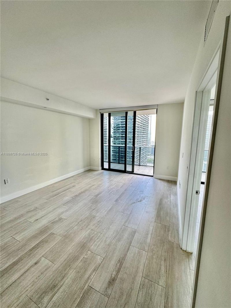 45 SW 9th St, Unit 3404, Miami, FL 33130 Photo