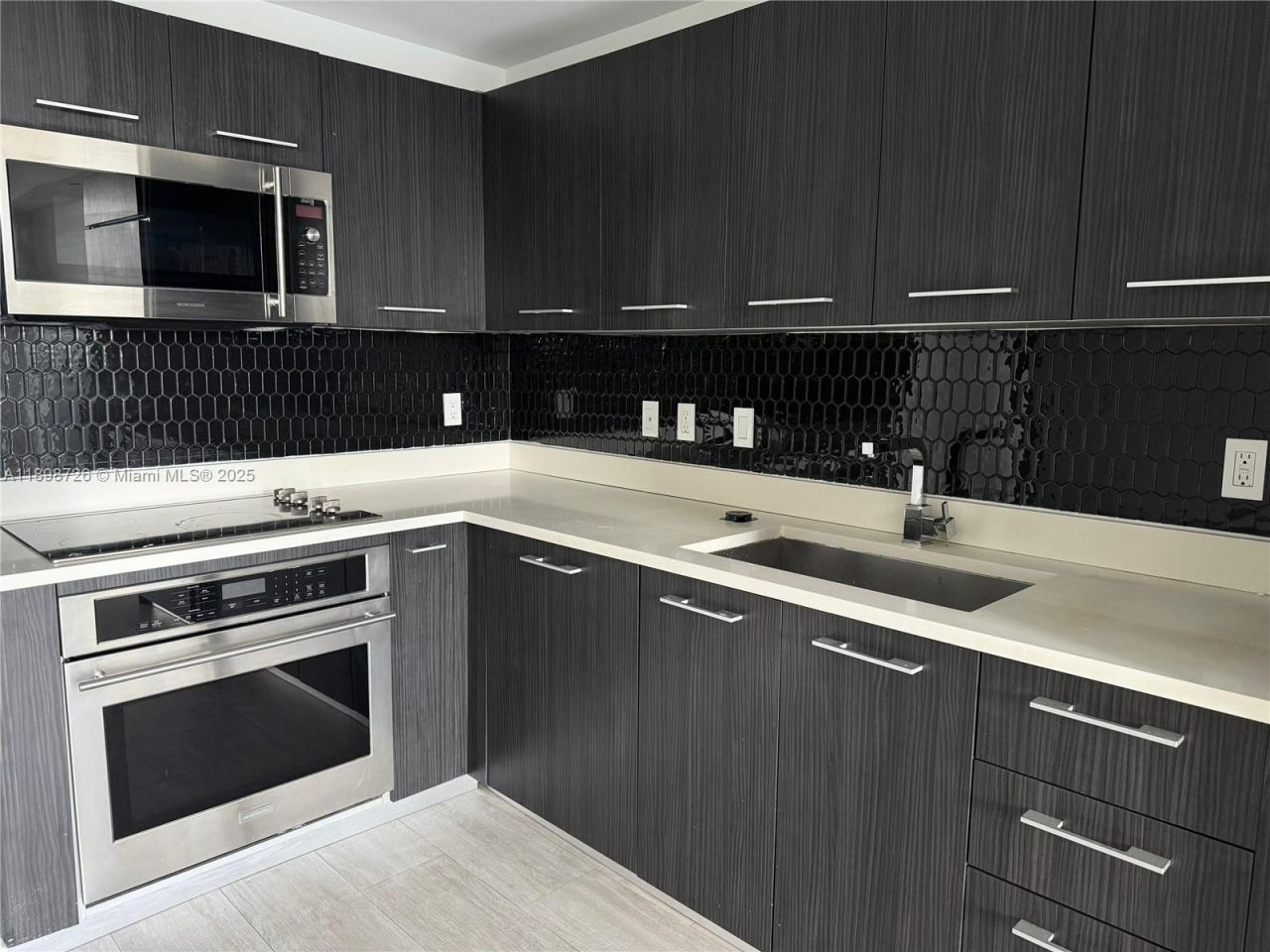 45 SW 9th St, Unit 3404, Miami, FL 33130 Photo