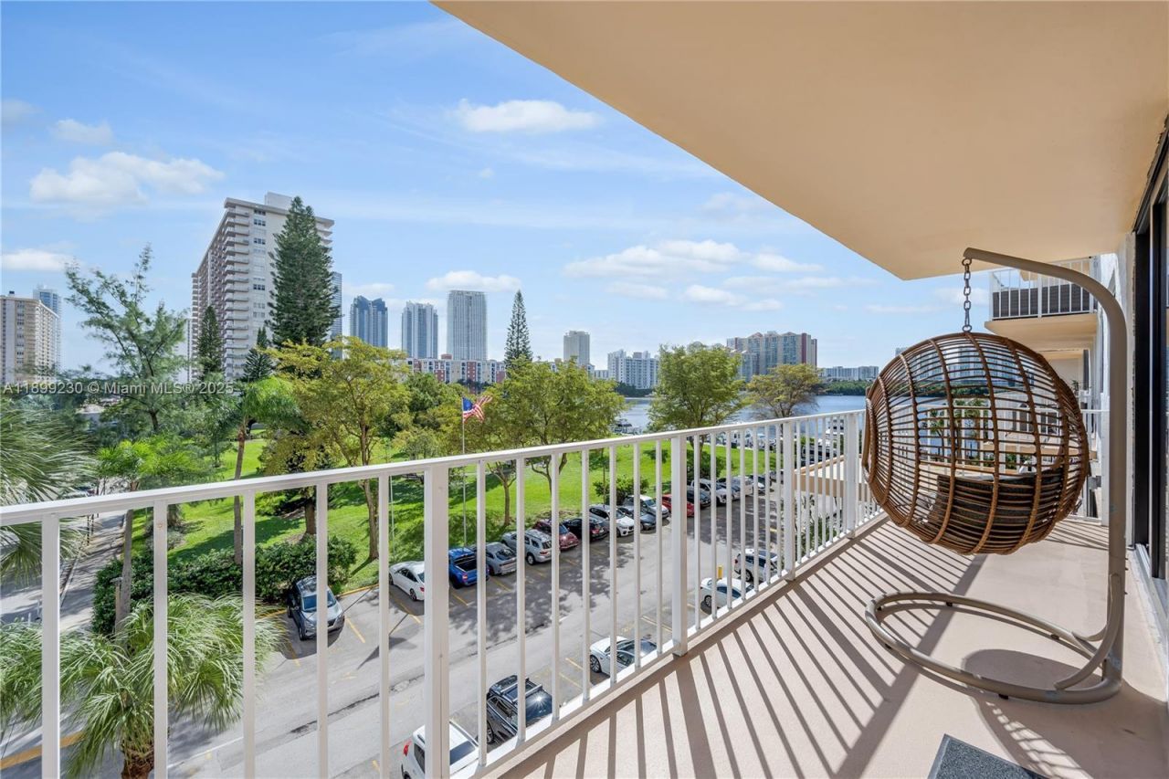 290 174th St, Unit 511, Sunny Isles Beach, FL 33160 Photo