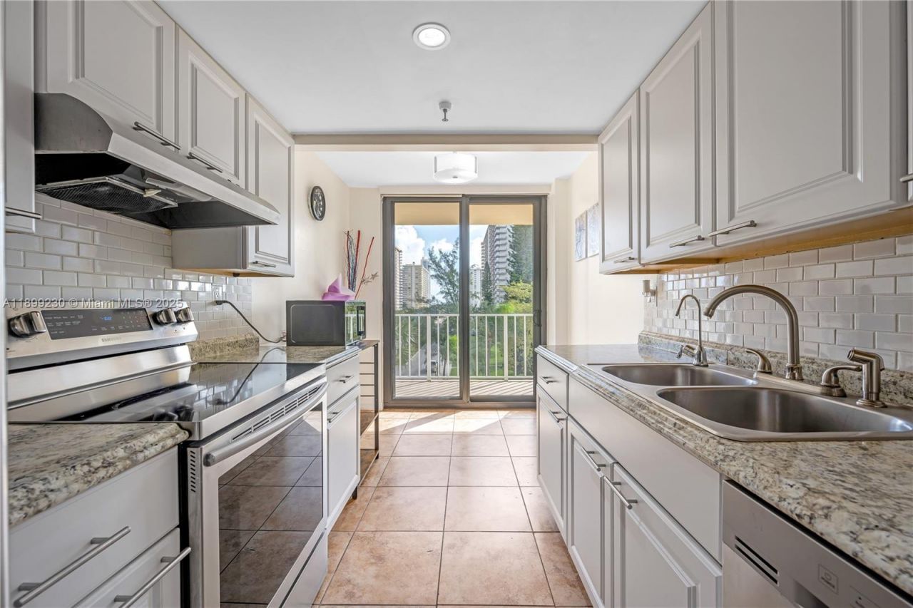 290 174th St, Unit 511, Sunny Isles Beach, FL 33160 Photo