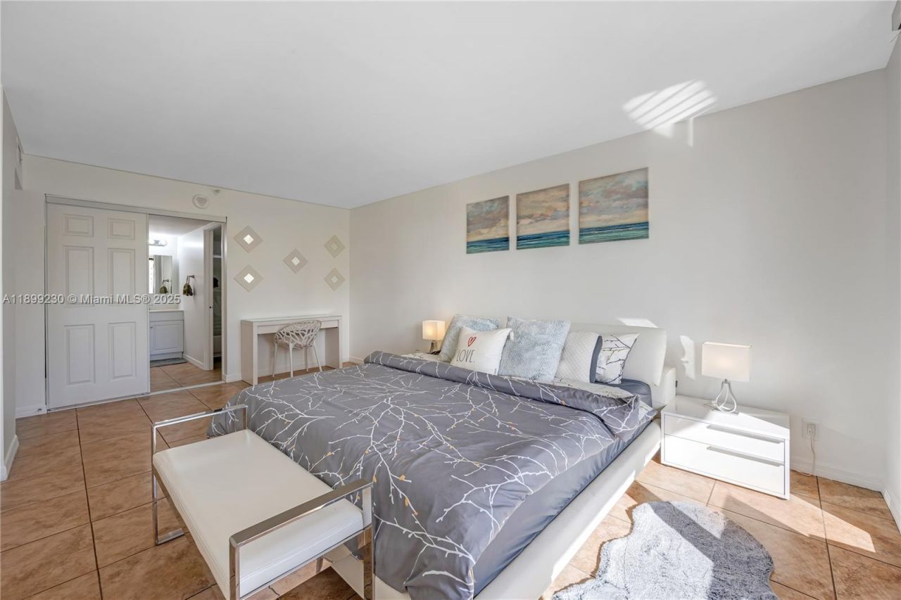 290 174th St, Unit 511, Sunny Isles Beach, FL 33160 Photo