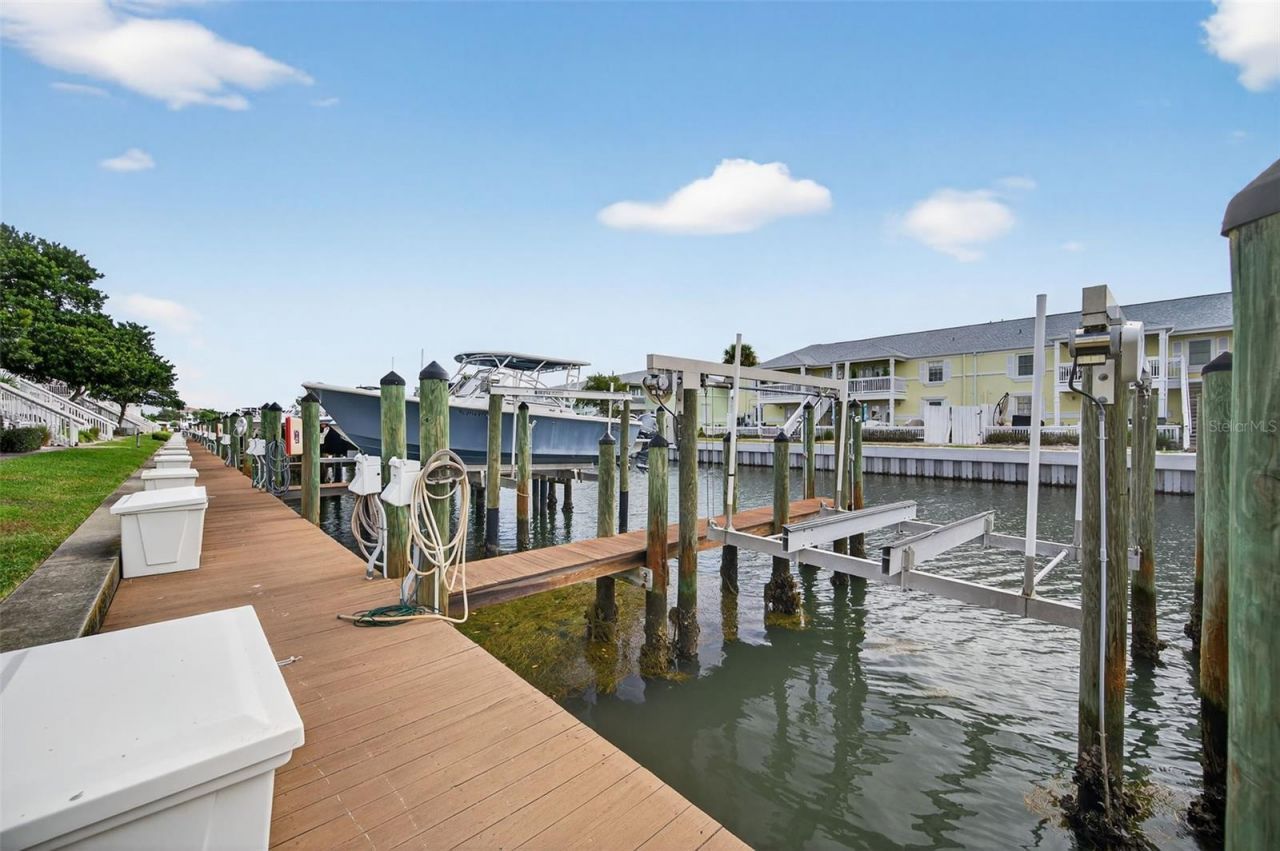 4924 Beach Drive Se, Unit F, Saint Petersburg, FL 33705 Photo