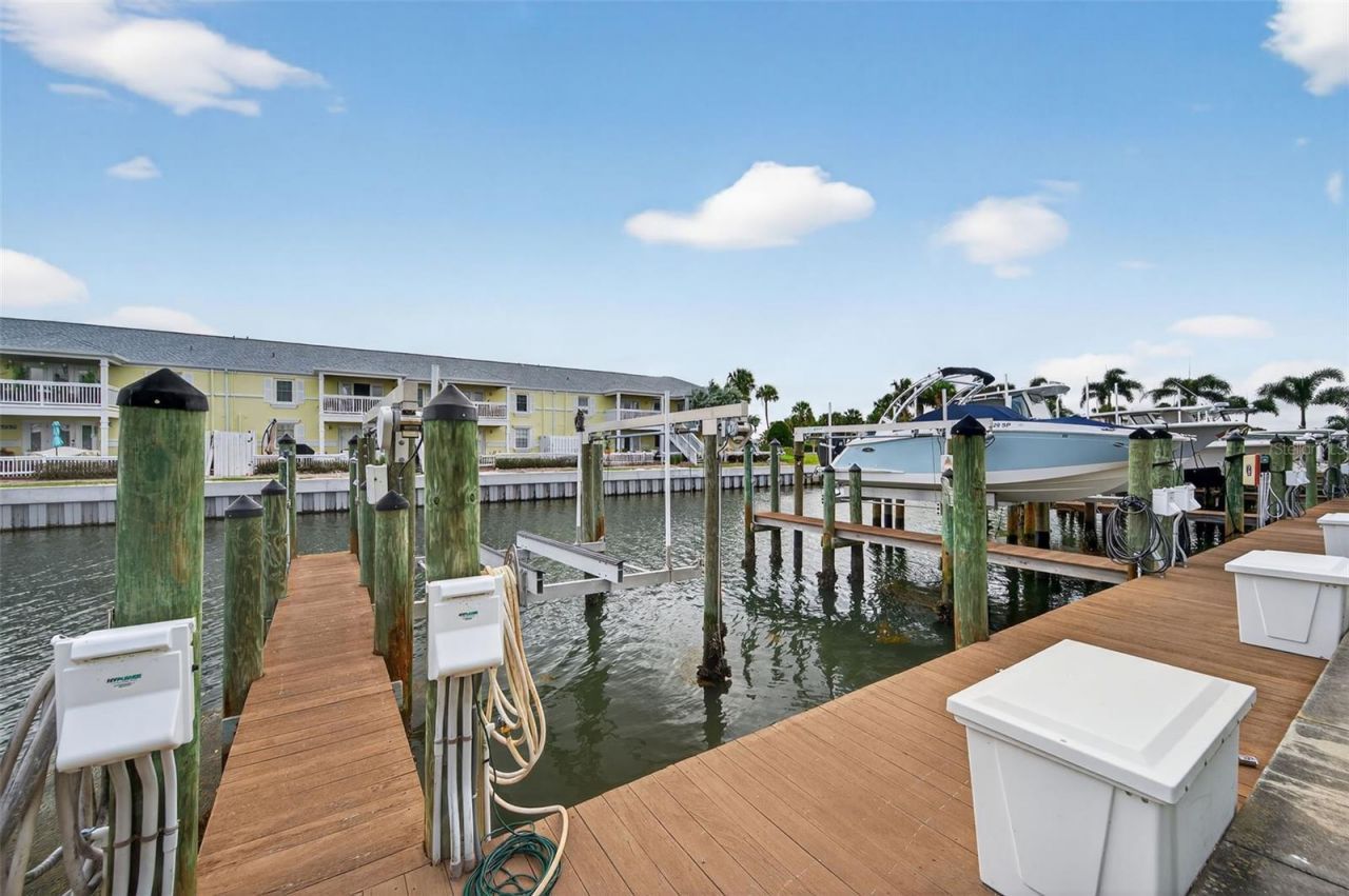 4924 Beach Drive Se, Unit F, Saint Petersburg, FL 33705 Photo