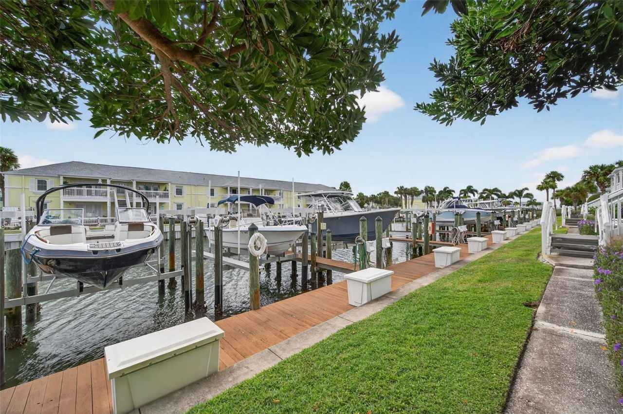 4924 Beach Drive Se, Unit F, Saint Petersburg, FL 33705 Photo