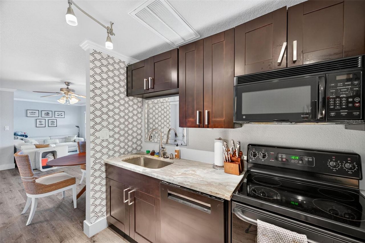 4924 Beach Drive Se, Unit F, Saint Petersburg, FL 33705 Photo