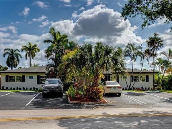 3860 NE 23rd Ave, Lighthouse Point, FL 33064