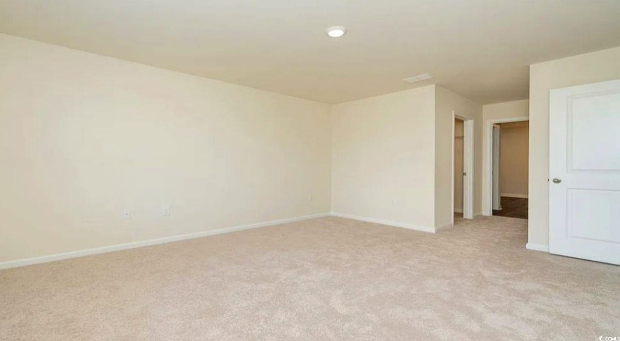 869 Twickenham Loop Photo 10