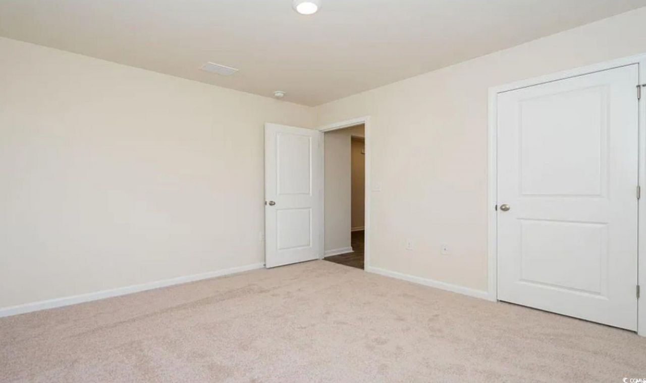 869 Twickenham Loop Photo 14