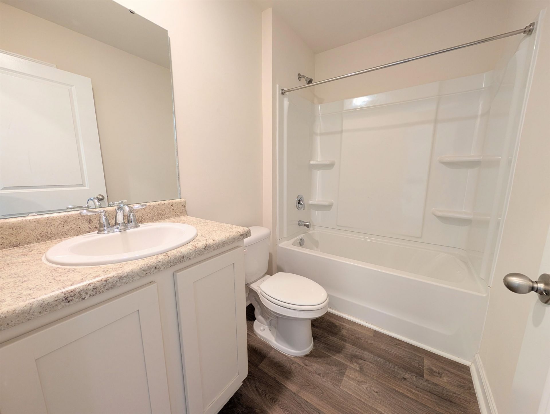 869 Twickenham Loop Photo 15