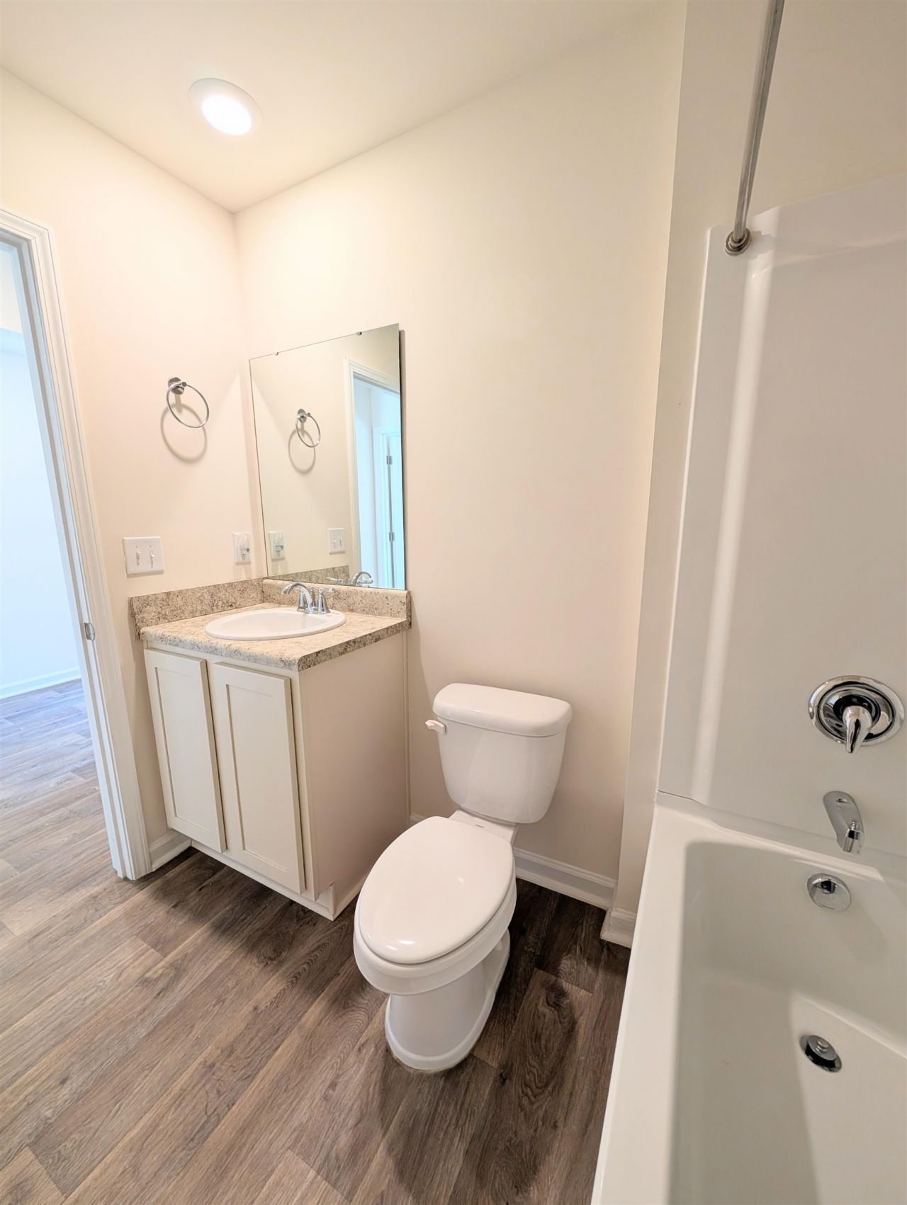 869 Twickenham Loop Photo 16