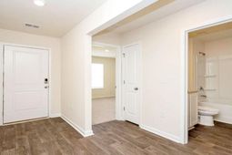 869 Twickenham Loop photo 4