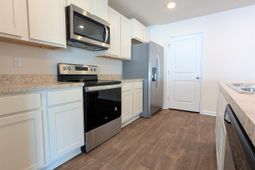 869 Twickenham Loop photo 4