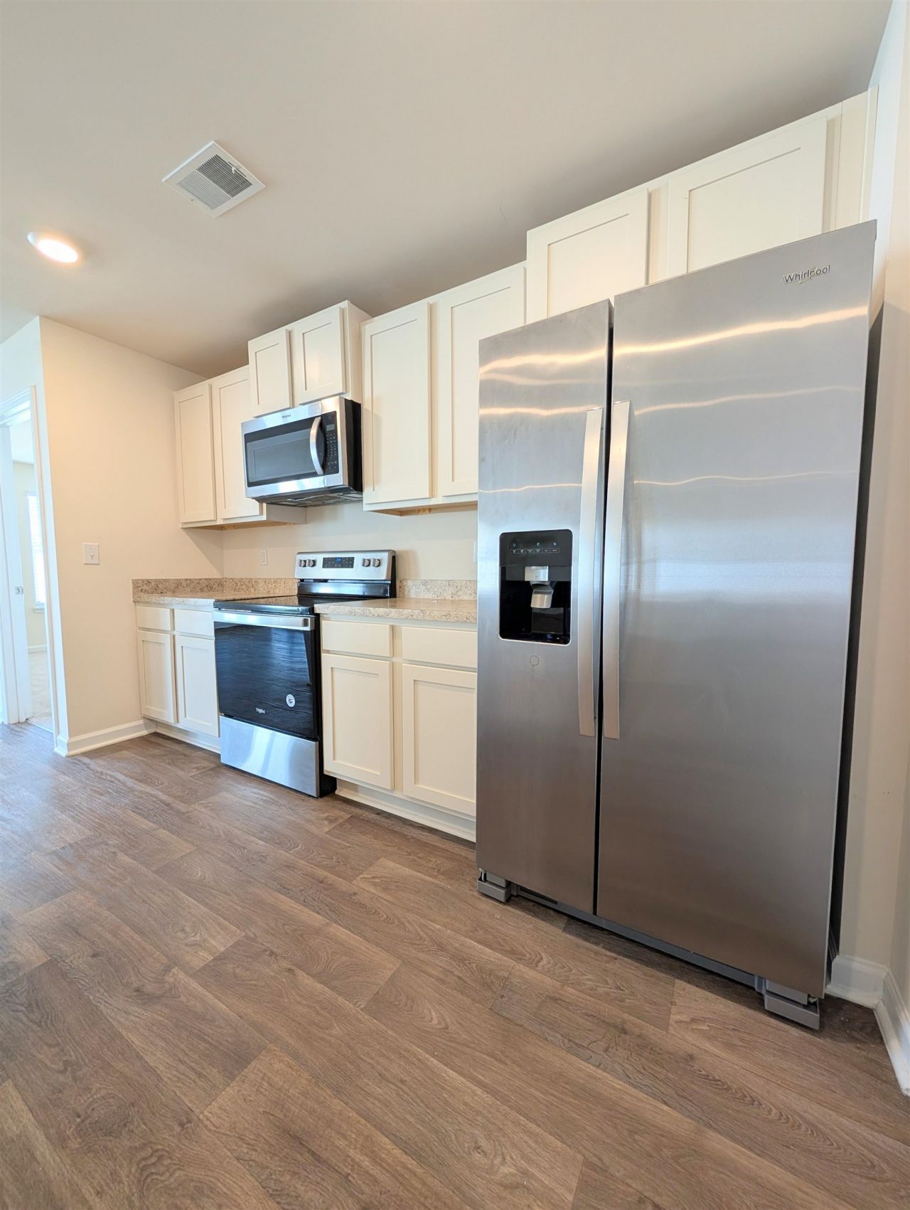 869 Twickenham Loop Photo 4