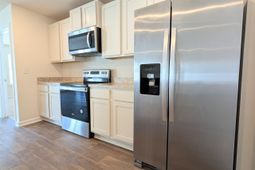 869 Twickenham Loop photo 4