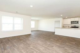 869 Twickenham Loop photo 4