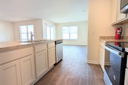 869 Twickenham Loop photo 4