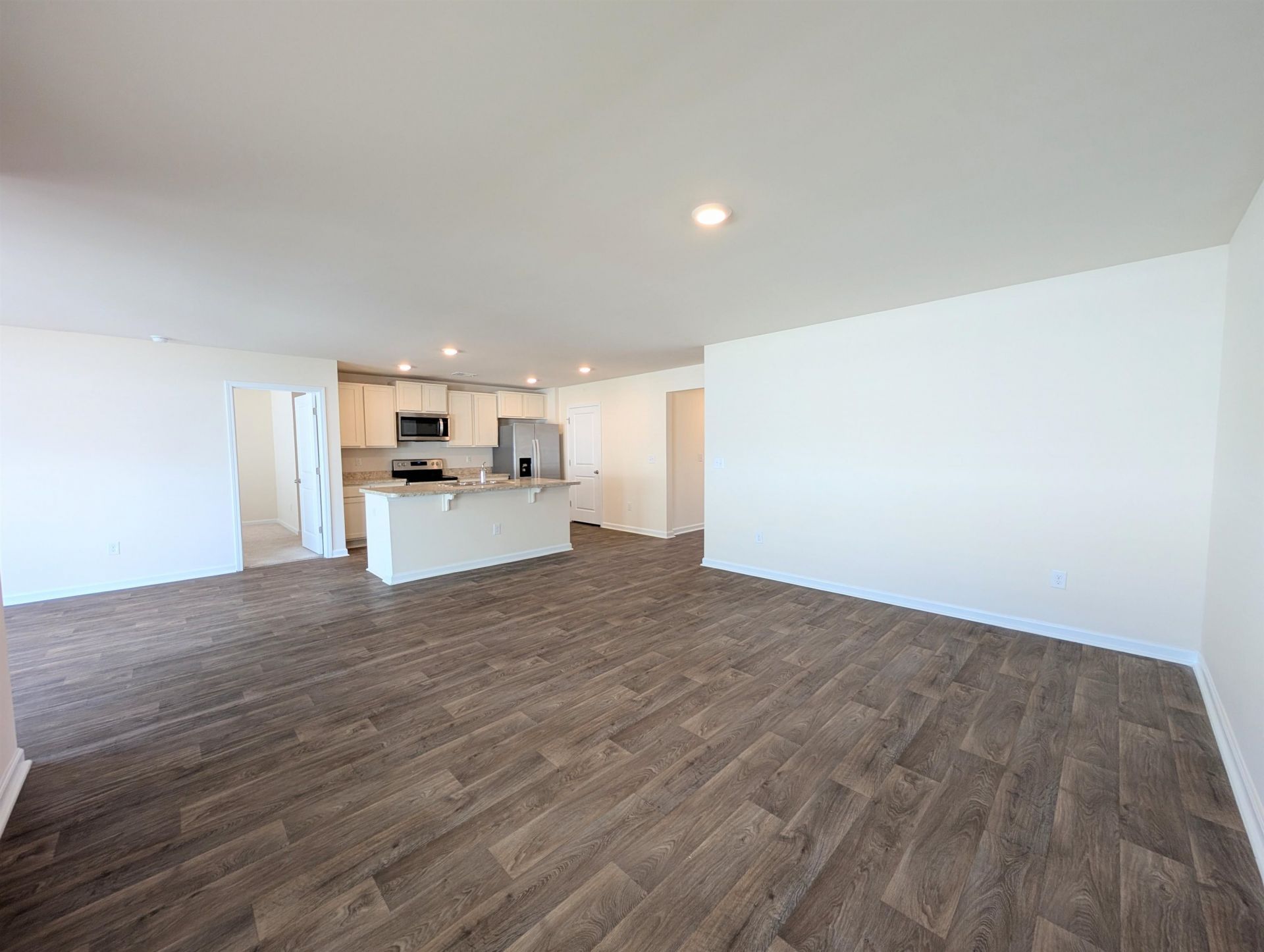 869 Twickenham Loop Photo 7