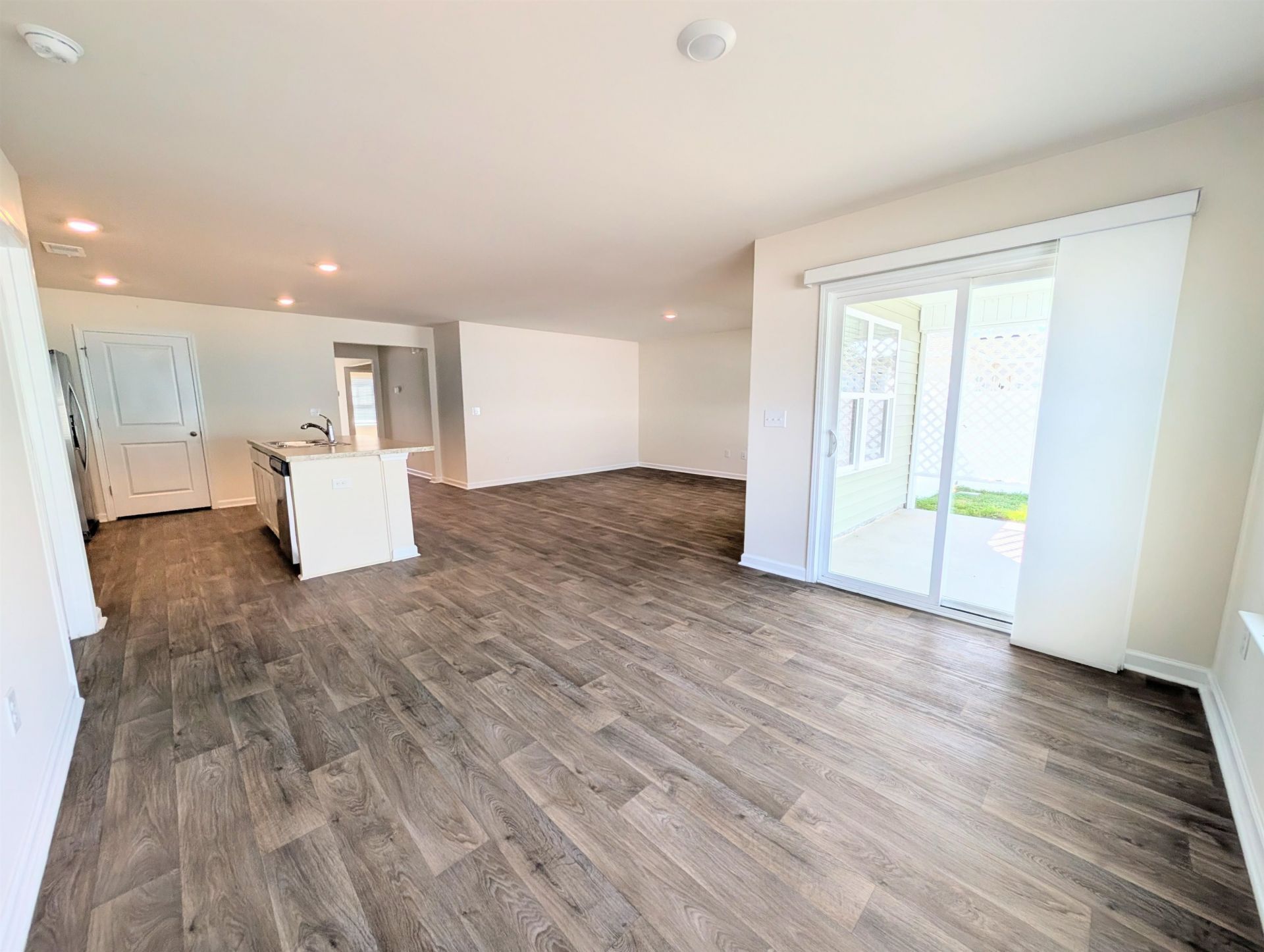 869 Twickenham Loop Photo 9