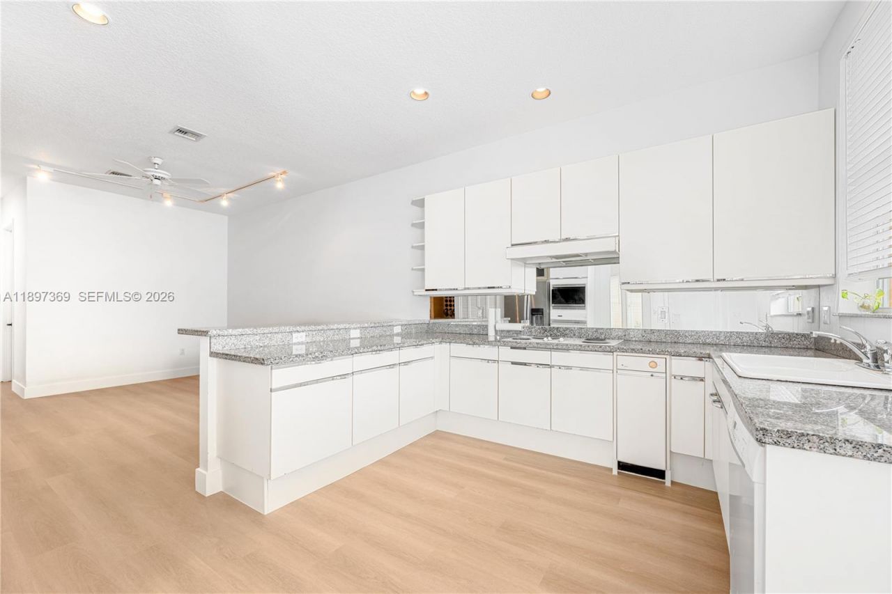 3699 NE 208th Ter, Aventura, FL 33180 Photo