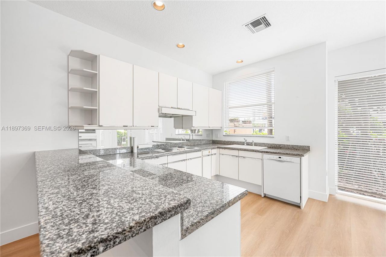 3699 NE 208th Ter, Aventura, FL 33180 Photo
