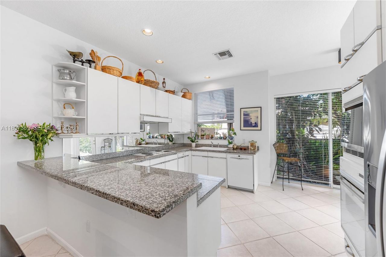 3699 NE 208th Ter, Aventura, FL 33180 Photo