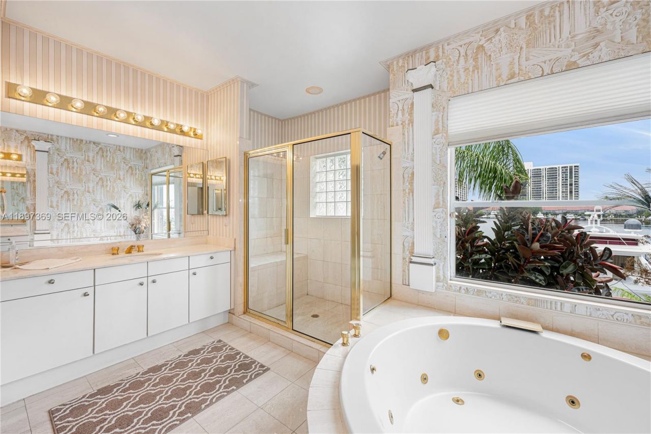 3699 NE 208th Ter, Aventura, FL 33180 Photo