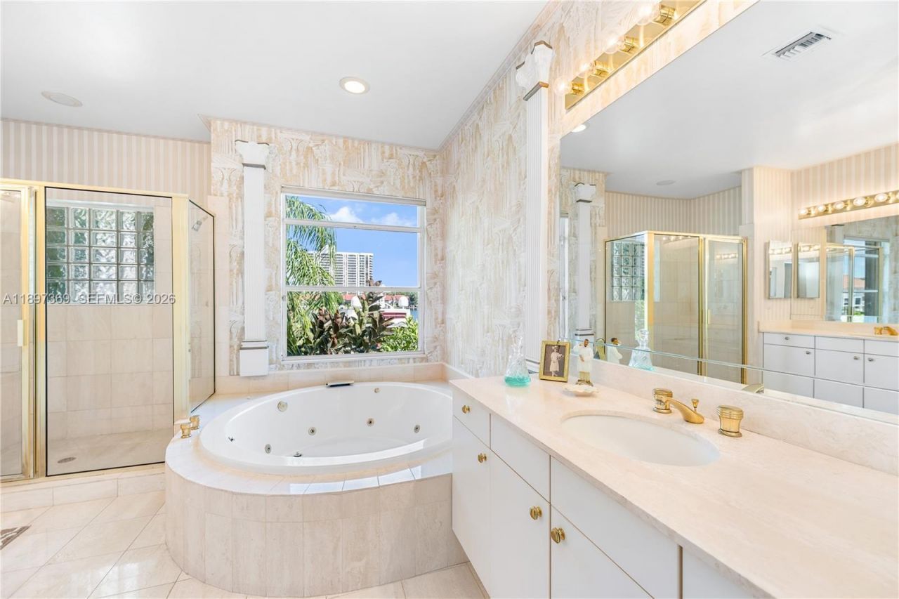 3699 NE 208th Ter, Aventura, FL 33180 Photo