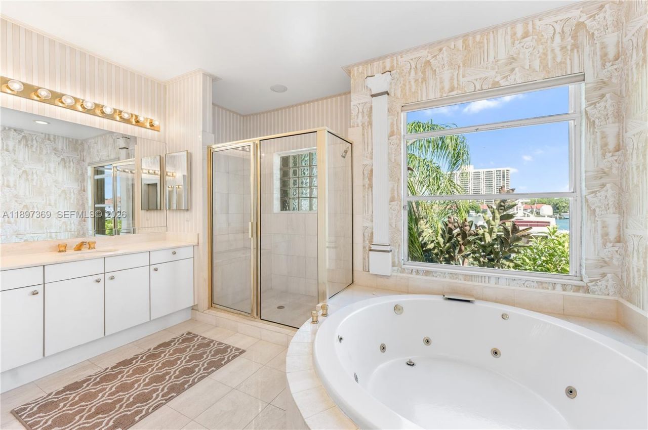 3699 NE 208th Ter, Aventura, FL 33180 Photo