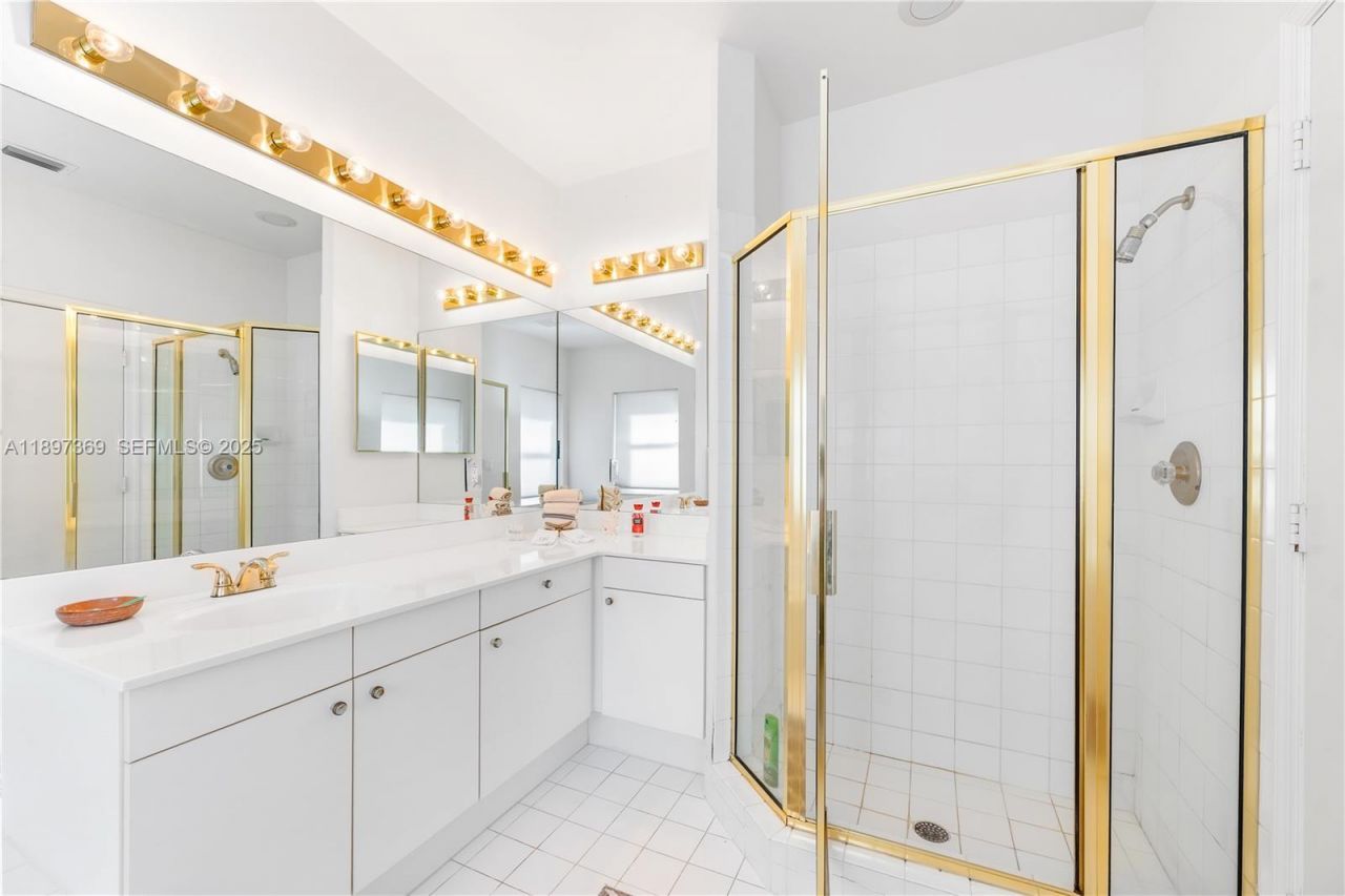 3699 NE 208th Ter, Aventura, FL 33180 Photo