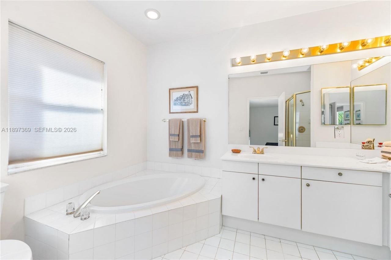 3699 NE 208th Ter, Aventura, FL 33180 Photo