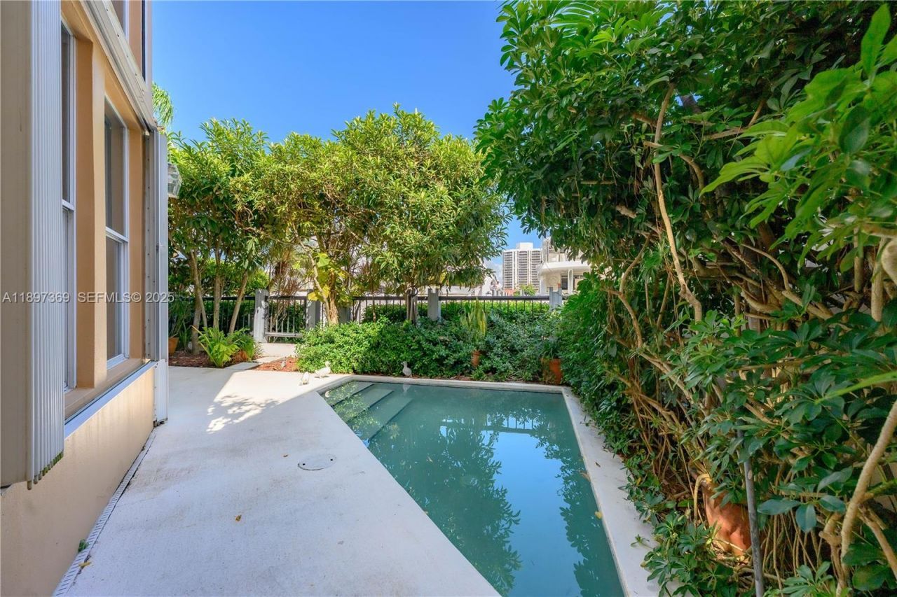 3699 NE 208th Ter, Aventura, FL 33180 Photo